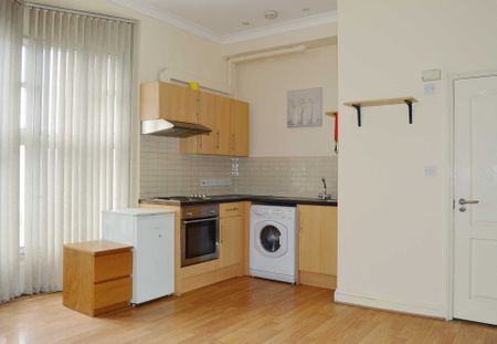 Price £1,100 pcm - Available 11/07/2025 - Furnished - Photo 4