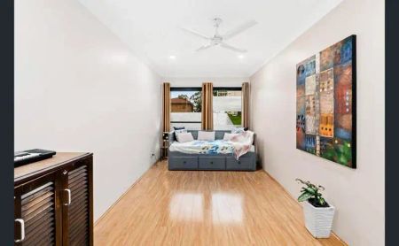 “Spacious 3 Bedroom Home Plus Study” - Photo 3