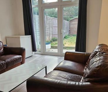 Room in a Shared House, St Leonard Street Croydon, CR0 - Photo 2