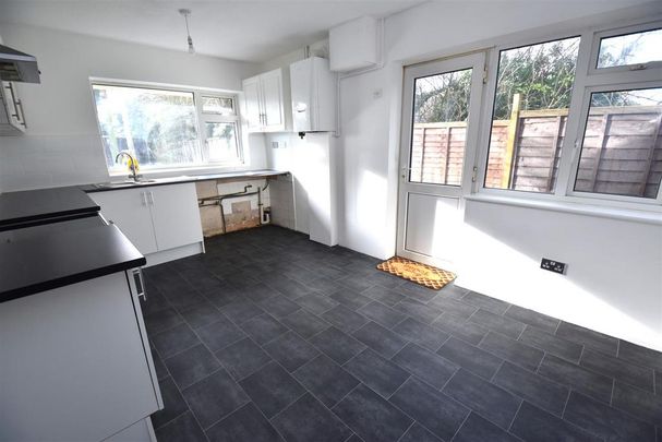 3 bedroom detached bungalow to rent - Photo 1