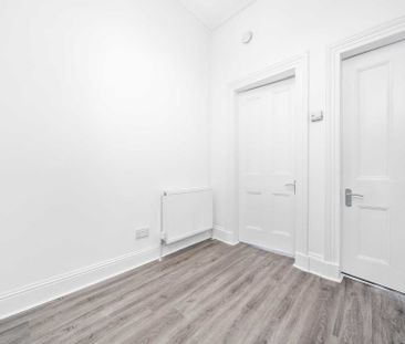 Price £1,295 pcm - Available Now - Unfurnished - Photo 2