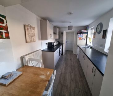 4 bedroom terraced house to rent - Photo 2