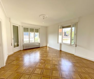 Appartement de 5 pièces au 1er avec balcon et vue sur le lac. - Photo 4