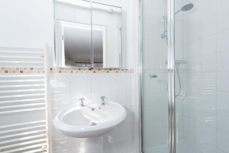 Curtis Close, Camberley, Surrey, GU15 - Photo 2