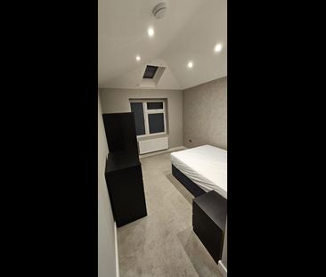 Room in a Shared Flat, Prout Grove, NW10 - Photo 2