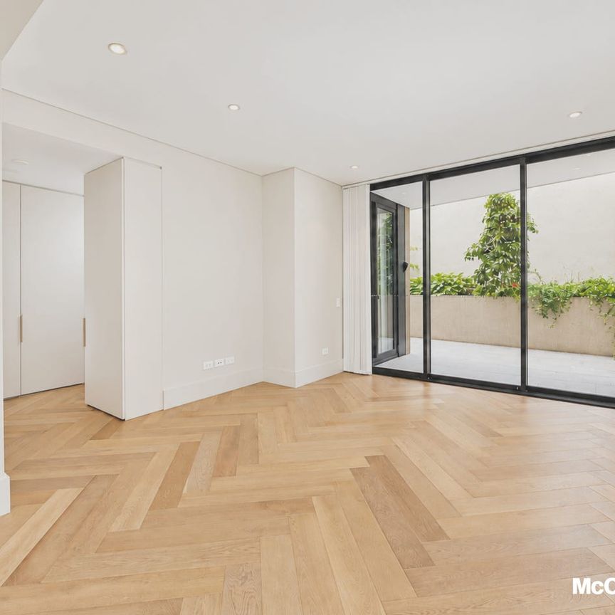 Stylish Boutique Apartment with Designer Finishes - Photo 1