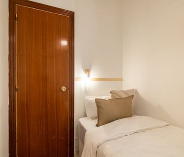 Carrer la Rambla, Barcelona, Catalonia 08002 - Photo 3