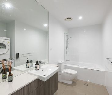 Modern Coorparoo Apartment with Spacious Balcony & Prime Location - Photo 6