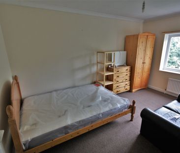 One-Bedroom House share - Photo 1