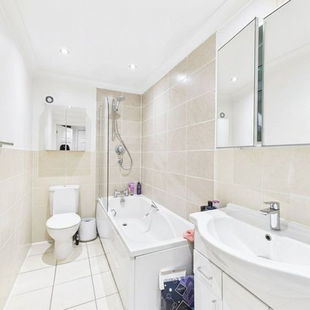 Queens Road, Farnborough Queens Road, Farnborough - Photo 3