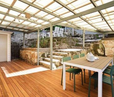 Stunning 3 Bedroom House with Water Views - Photo 3