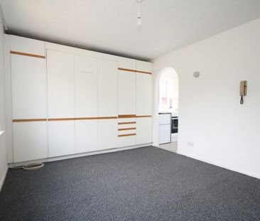 Oriental Road, Woking - Photo 5