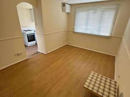 Chaffinch Close, London - Photo 3