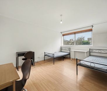 2 Bed Flat, St Mary Le Park Court, SW11 - Photo 1