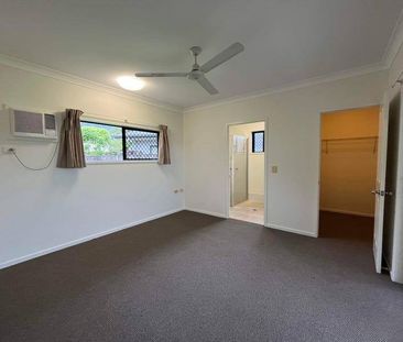 LARGE FAMILY HOME IN QUITE CLOSE - Photo 5