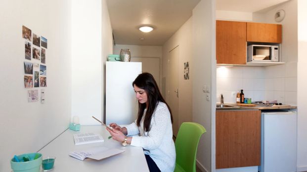 T2 38-39m² cour terrasse - Photo 1