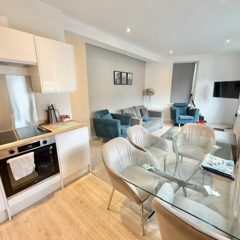 3 bedroom apartment to rent - Photo 1