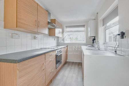 2 bedroom end of terrace house to rent - Photo 4