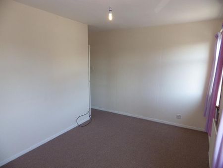 3 bedroom flat to rent - Photo 4