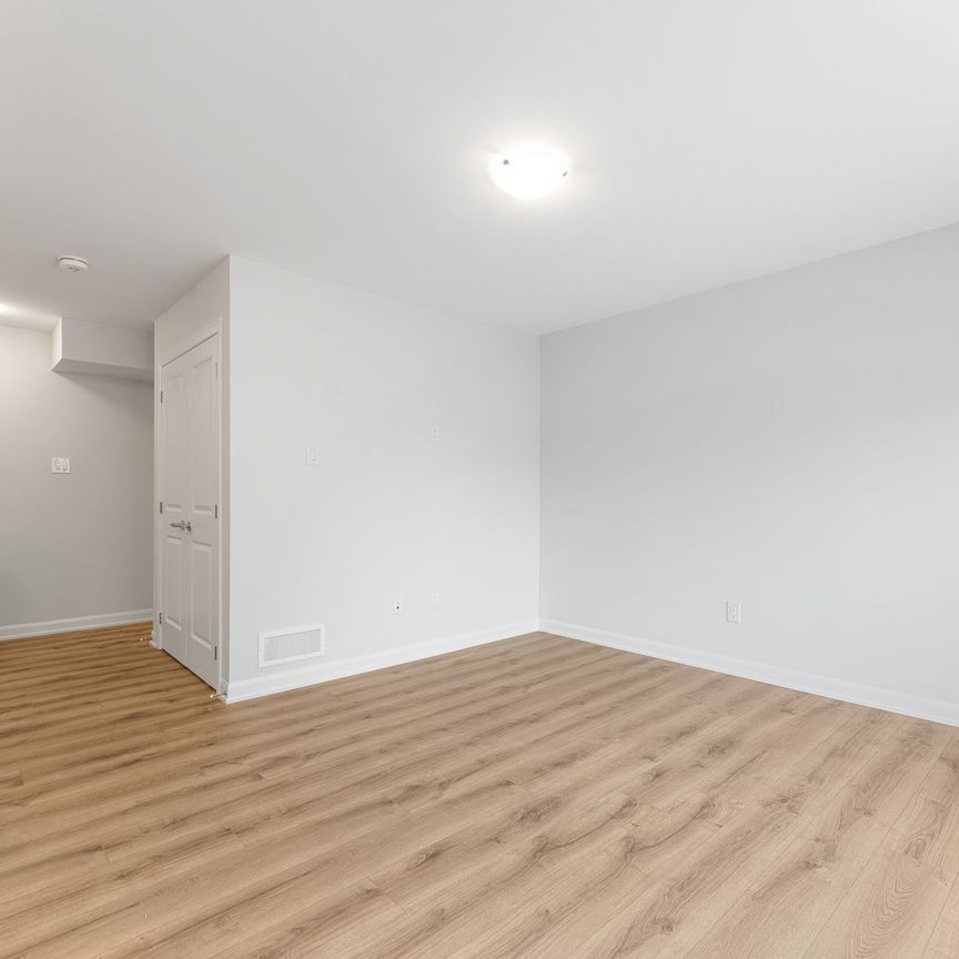 For Lease - 1023 Creekway Private, Kanata, Ontario - Photo 1