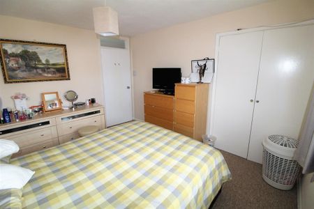 3 bedroom semi-detached house to rent - Photo 4