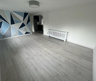 3 BED Flat To rent - Photo 1