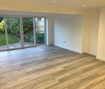 4 bedroom semi-detached house to rent - Photo 5