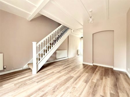 2 bedroom House in Bishops Drive, Wokingham - Photo 3