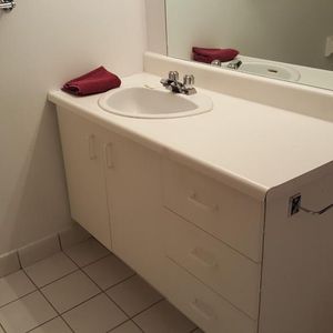 Grand 4 1/2 entièrement rénové pour juillet - Photo 2