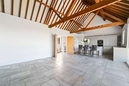 An impressive four bedroom renovated Barn conversion in a idyllic rural setting - Photo 3