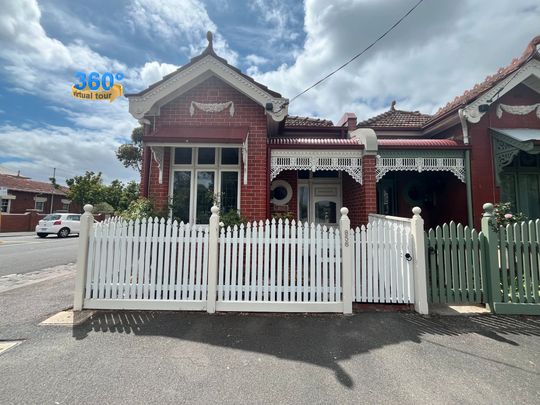 Charming 3-Bedroom, 1-Bathroom Rental on Iconic Lygon Street - Photo 1