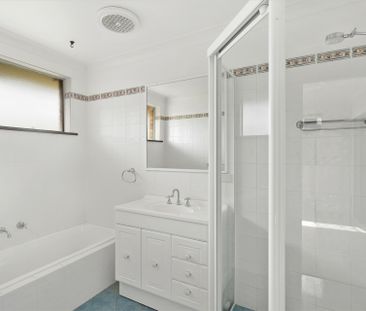 Location & lifestyle - Photo 4