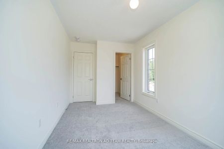 Condo Townhouse For Lease | E9014239 - Photo 5