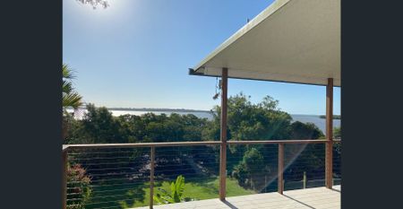 WATERFRONT 4 BEDROOM QUEENSLANDER - $620PW - Photo 2