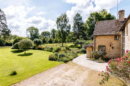 Stunning four bedroom period property situated in an idyllic location in the Cotswold village of Bagendon. - Photo 3