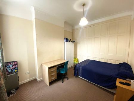 4 bedroom terraced house to rent - Photo 5