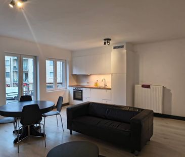 Lichtrijk appartement met 2 slaapkamers in het centrum van Torhout - Photo 1