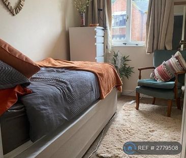 1 bedroom in a flat share to rent - Photo 3