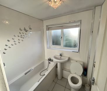 St.PetersLane, Bickenhill, SOLIHULL - Photo 5