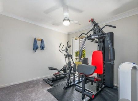 Available soon- Perfect family home. - Photo 4