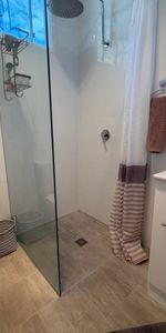 Neat 2 Bedroom villa - Photo 3
