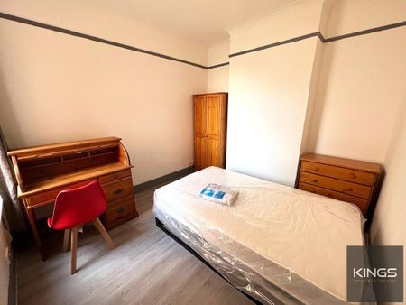 4 bedroom terraced house to rent - Photo 4