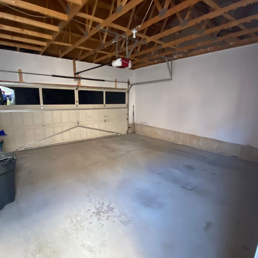 For Lease - 514 Sixteen Mile Drive, Oakville, Ontario - Photo 1