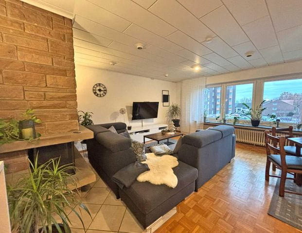 Großzügige 5-Zimmer-Wohnung mit Einbauküche, Kamin und Balkon in Bockum-Hövel - Photo 1