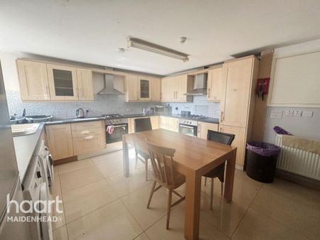 1 bedroom in a house share to rent - Photo 2