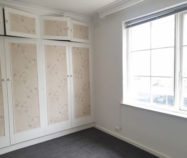 Spacious 1 Bedroom Apartment in the heart of Ormond - Photo 6