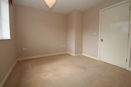 2 bed Flat for rent - Photo 4