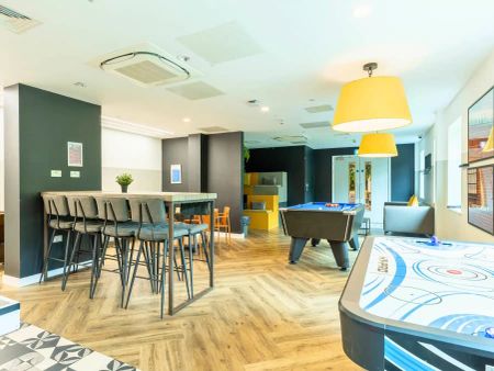 Standard Studio - Photo 3