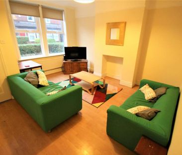 4 bedroom terraced house to rent - Photo 1