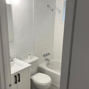 LONGUEUIL , 4 1/2 SECTEUR COLLECTIVITE NOUVELLE TOUT RENOVÉ - Photo 2